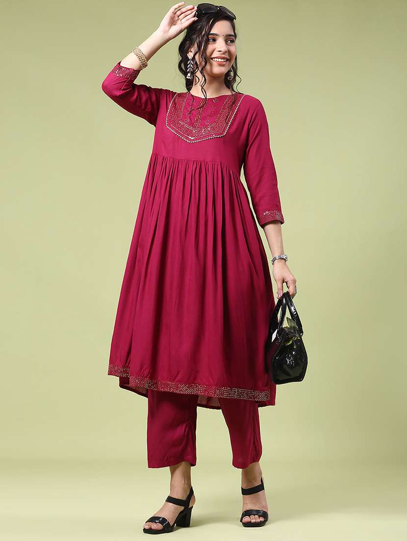 women solid with work three quarter sleeve kurta pant set