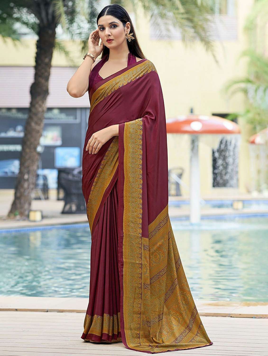 women solid with bordered saree