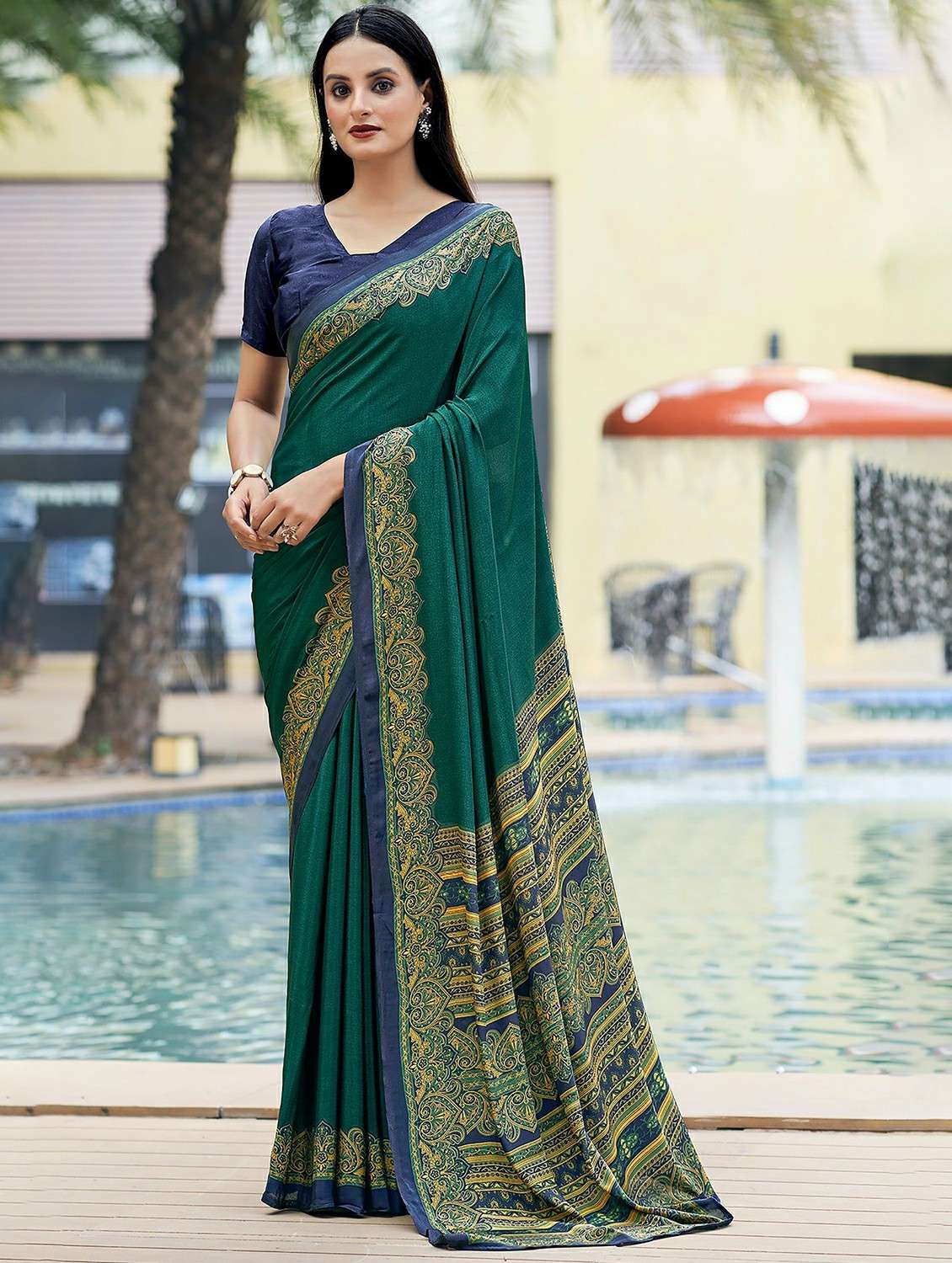 women solid with bordered saree with blouse