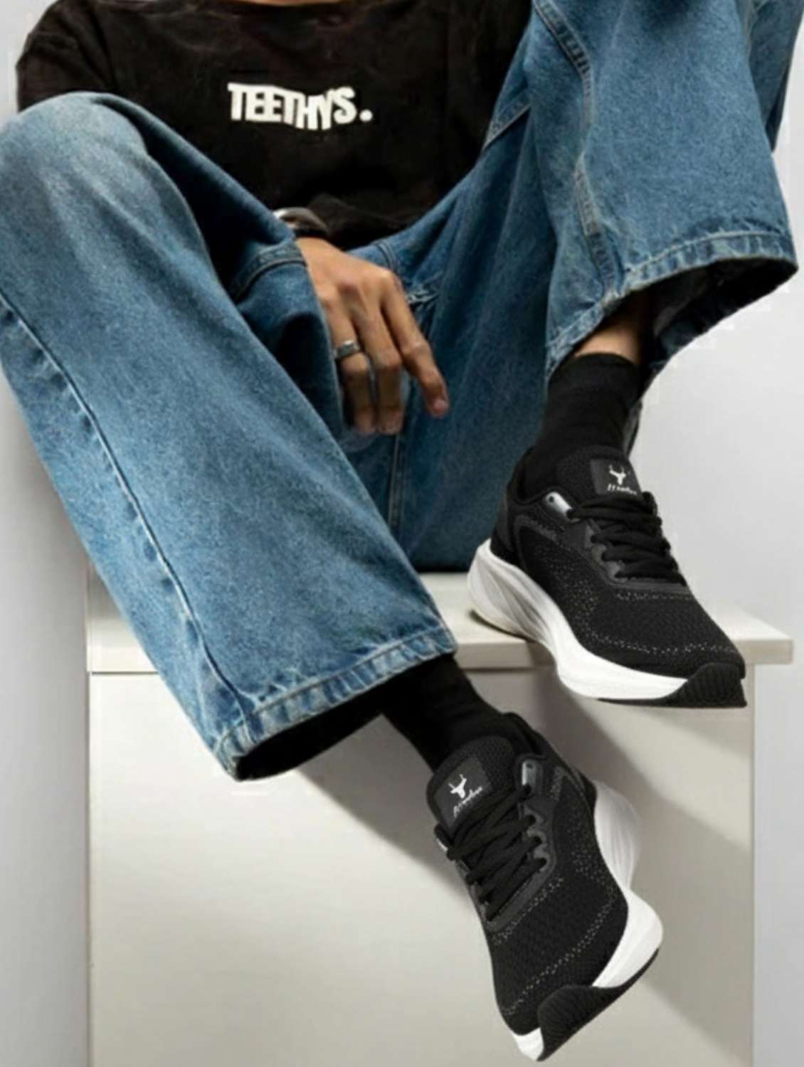 men black lace up sport shoe