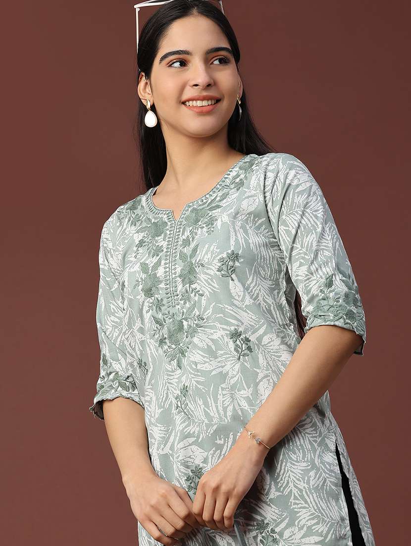 women printed three quarter sleeve straight kurti