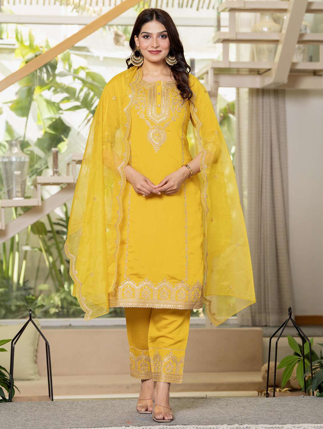 women solid with work round neck kurta pant with dupatta set