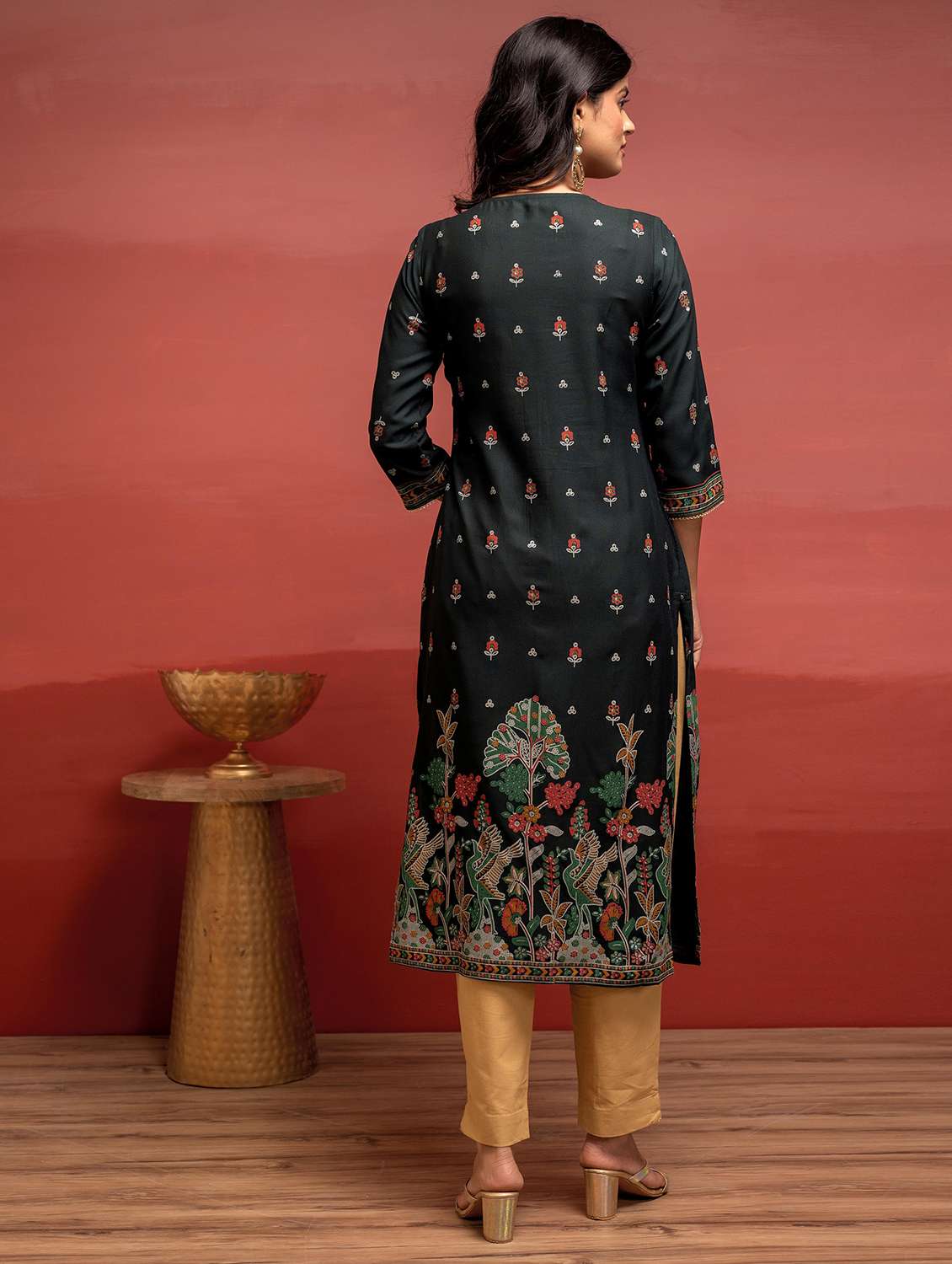 women green viscose straight kurta - 22316849 -  Standard Image - 3