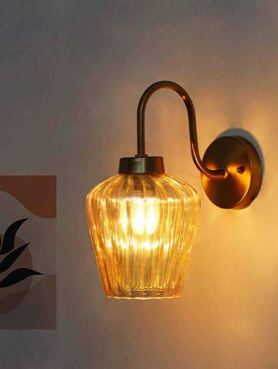 fluted gold down tulip shape brass wall light with e27 holder