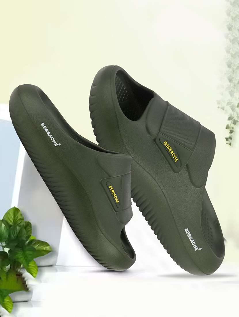 men solid slip on slider