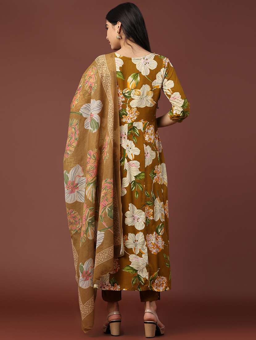 women floral three quarter sleeve kurta pant with dupatta set - 22317389 -  Standard Image - 3