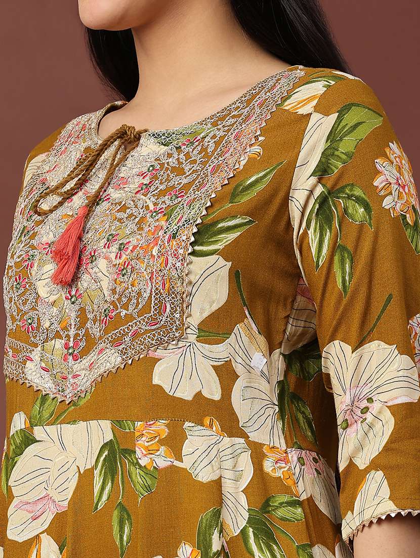 women floral three quarter sleeve kurta pant with dupatta set - 22317389 -  Standard Image - 5