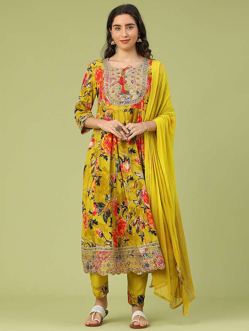 women floral three quarter sleeve kurta pant with dupatta set