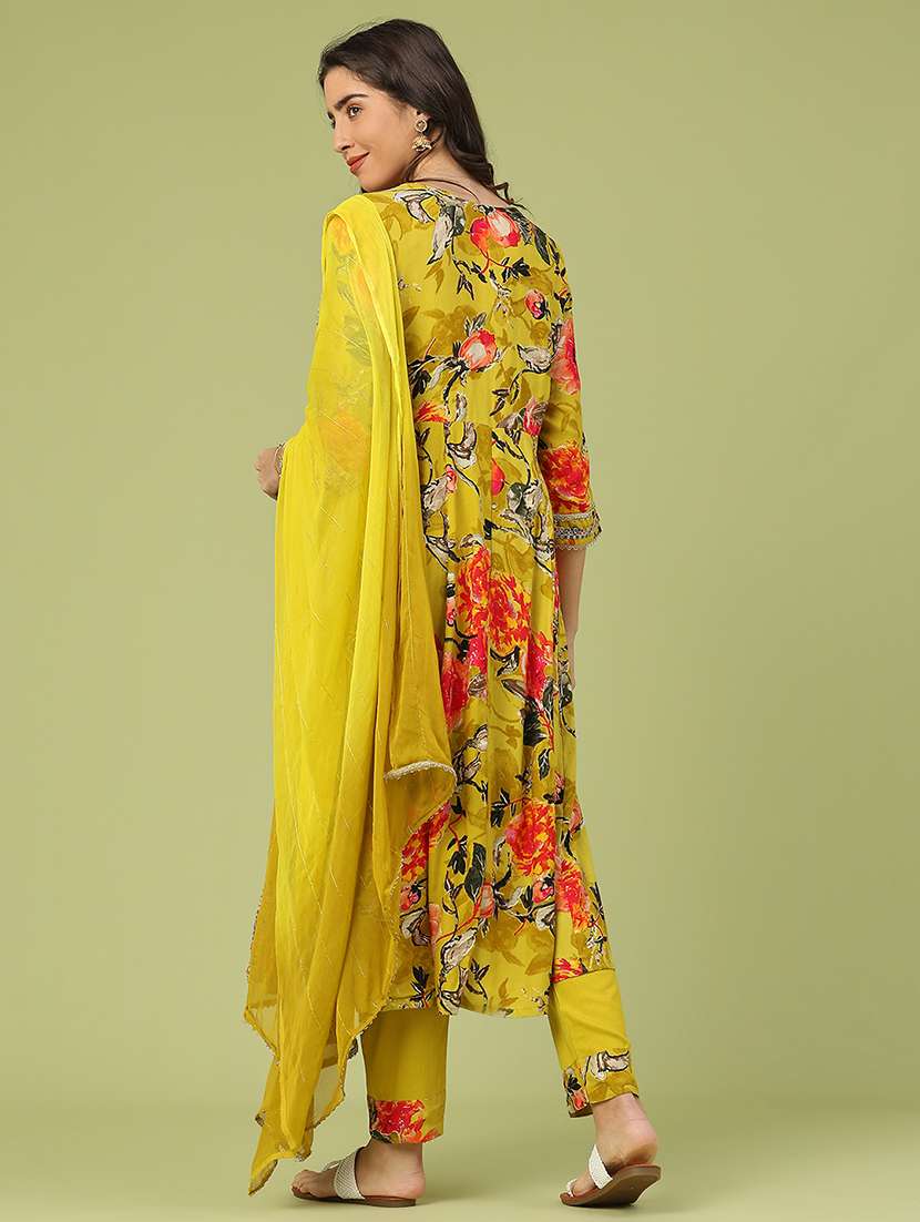 women floral three quarter sleeve kurta pant with dupatta set - 22317397 -  Standard Image - 3