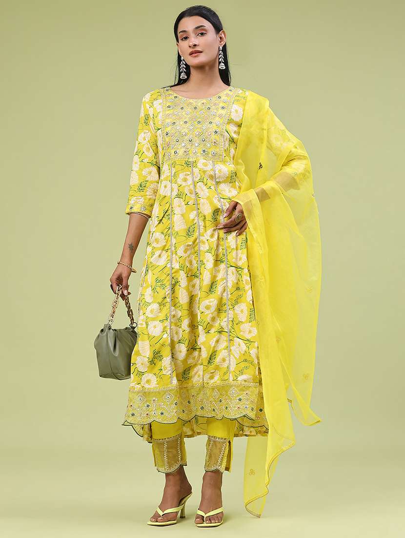 women floral three quarter sleeve kurta pant with dupatta set