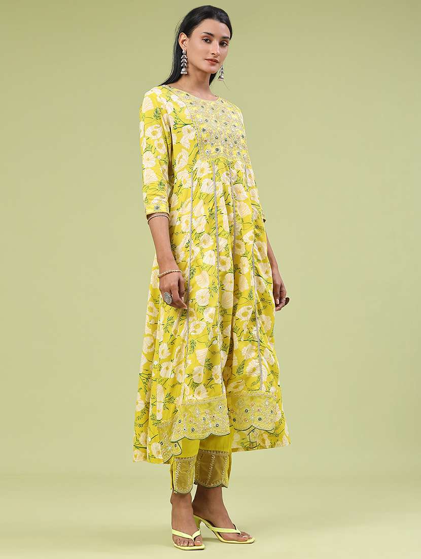 women floral three quarter sleeve kurta pant with dupatta set - 22317414 -  Standard Image - 3