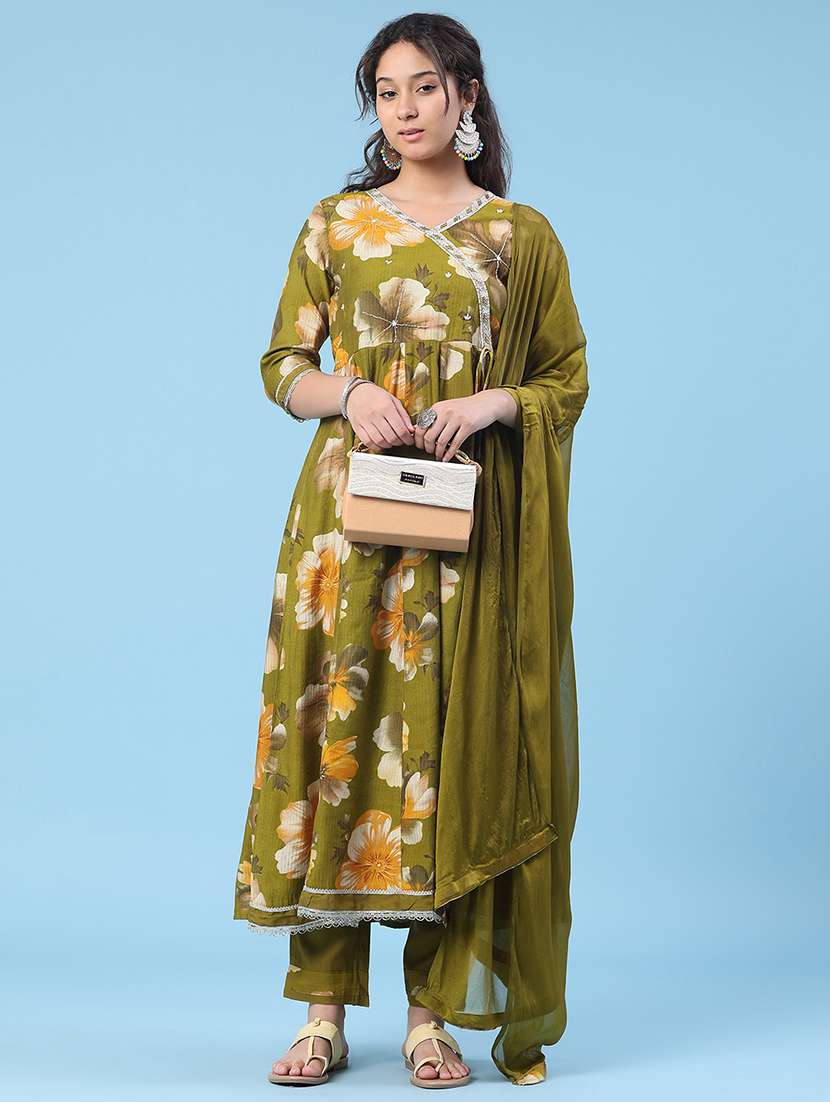 women printed three quarter sleeves kurta pant set with dupatta