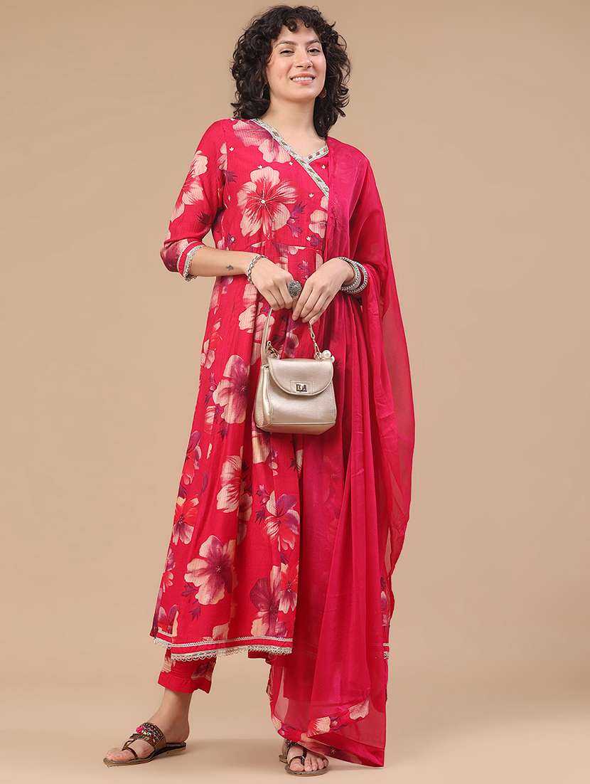 women printed three quarter sleeves kurta pant set with dupatta