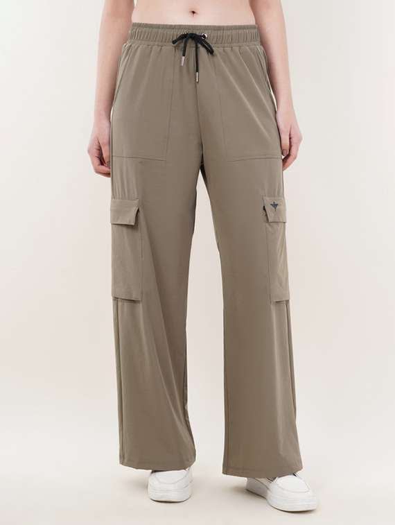 women solid mid rise cargo