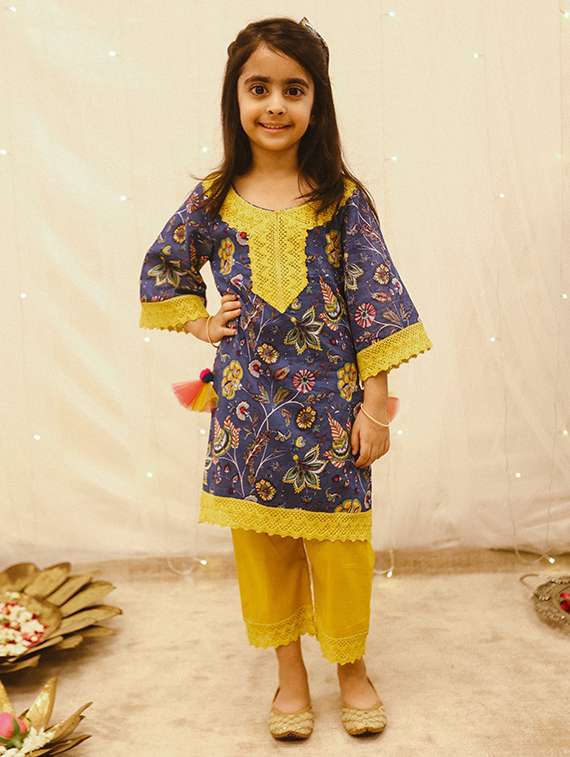 girls printed kurta and pant set