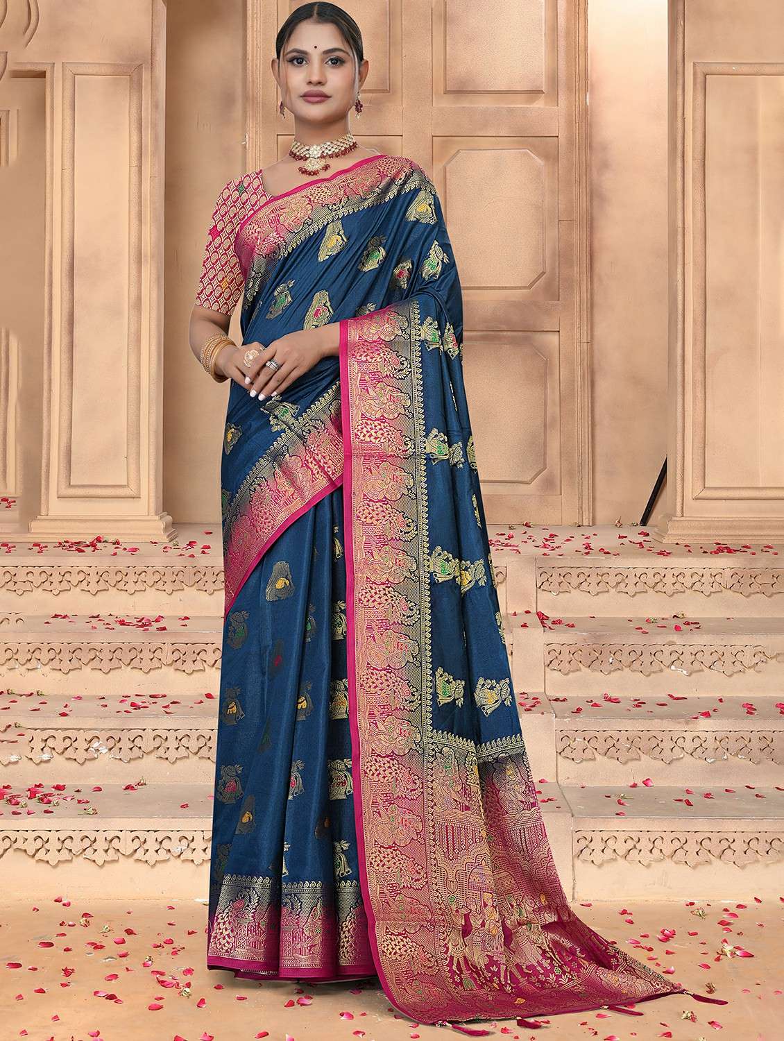 women self design bordered saree with blouse