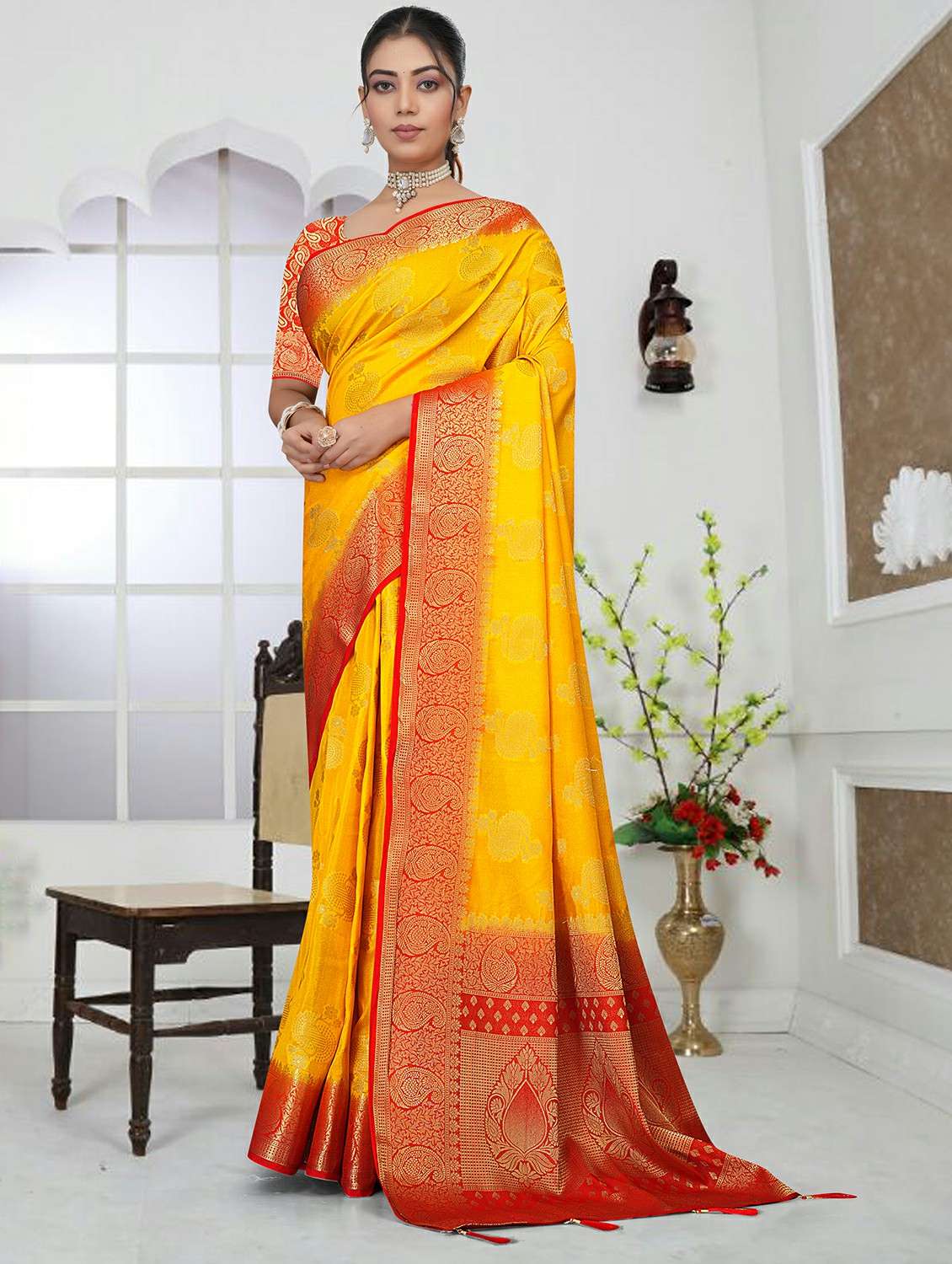 women self design bordered saree with blouse