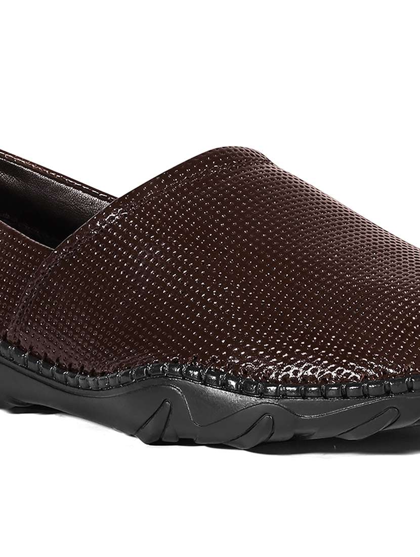 men brown slip on mojari - 22317742 -  Standard Image - 5