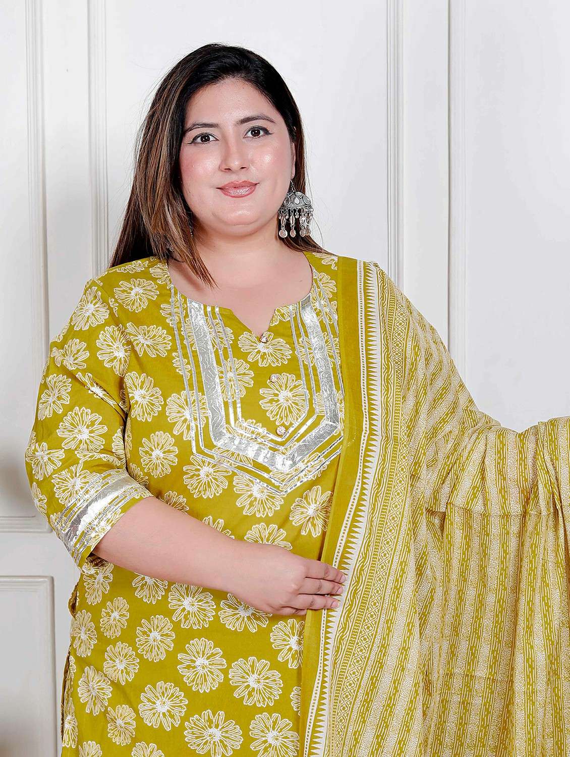 women plus size floral three quarter sleeve kurta palazzo with dupatta set - 22317775 -  Standard Image - 3