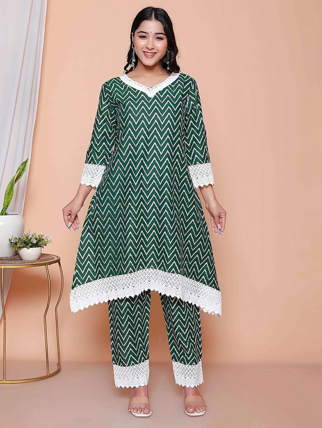women chevron printed three quarter sleeve kurta pant set