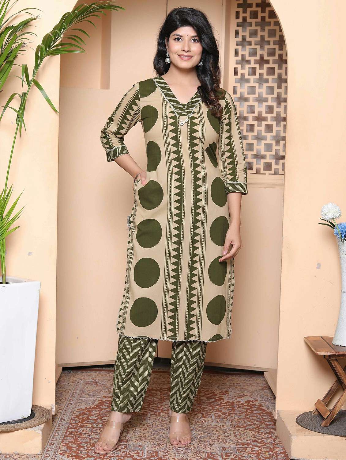 women printed three quarter sleeve kurta pant set