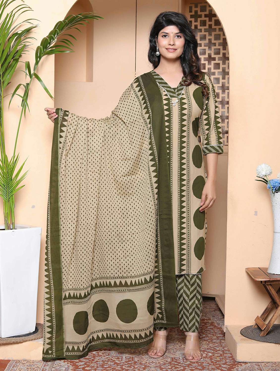 women printed three quarter sleeve kurta pant with dupatta set