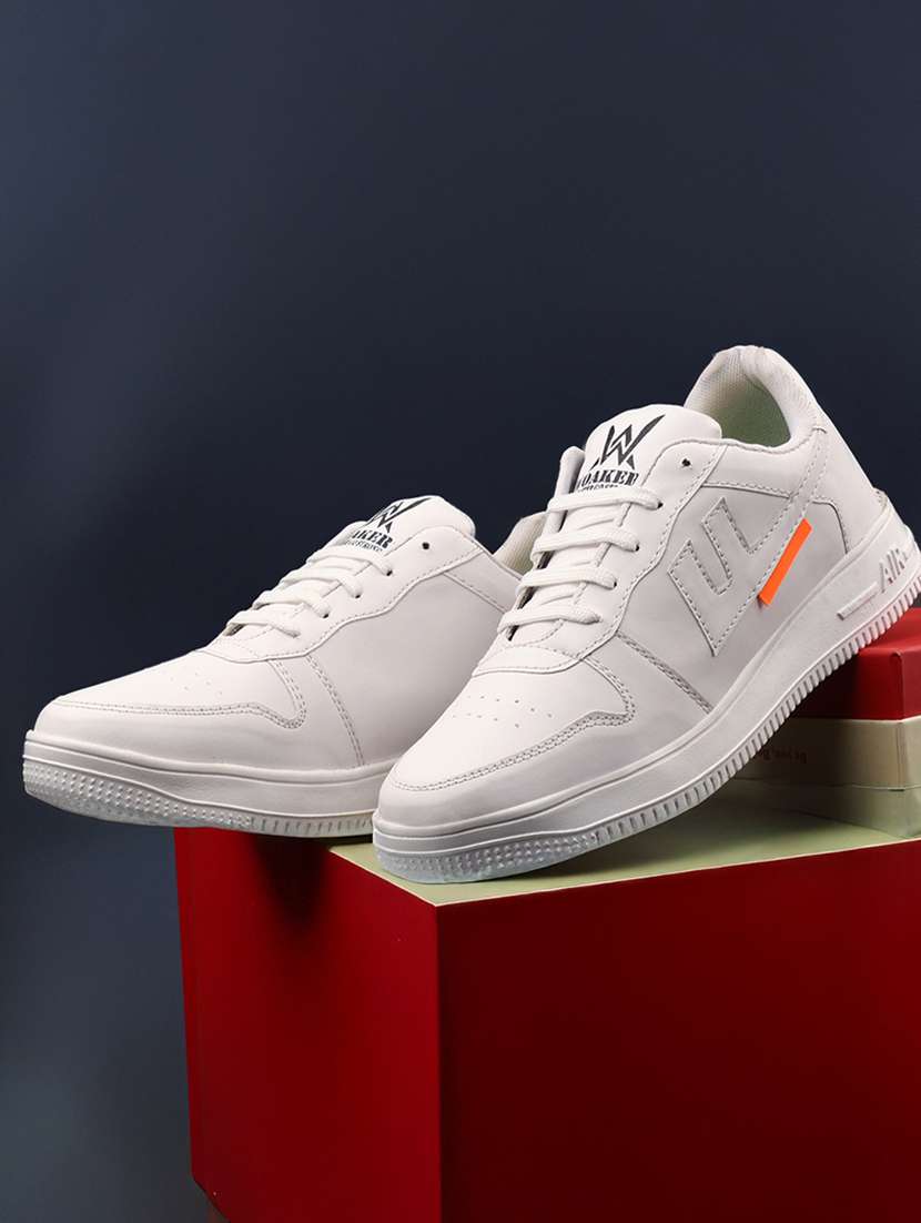 men solid lace up sneaker