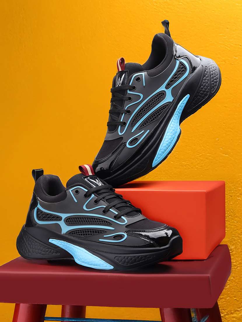 men black lace up sport shoe