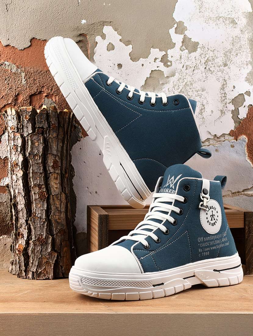 men blue lace up sneaker