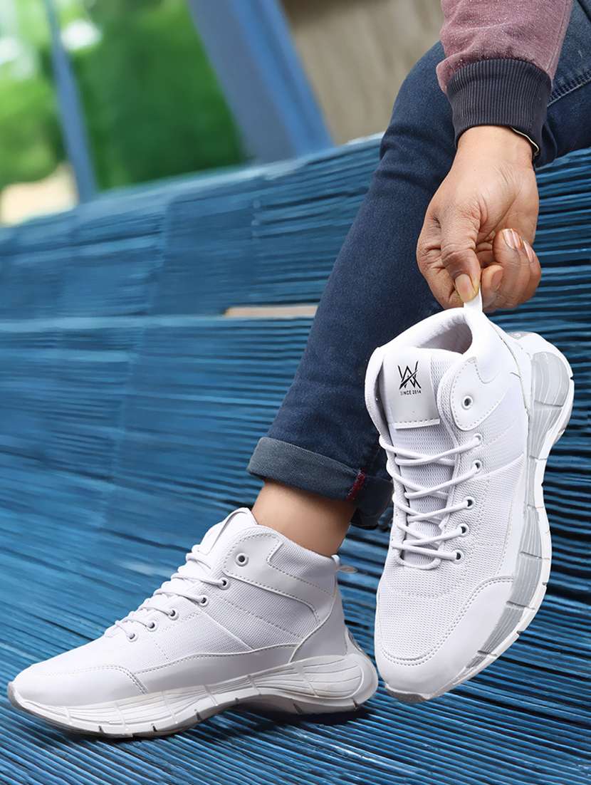men white lace up sport shoe
