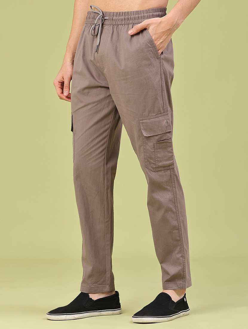 men solid mid rise regular fit cargo 