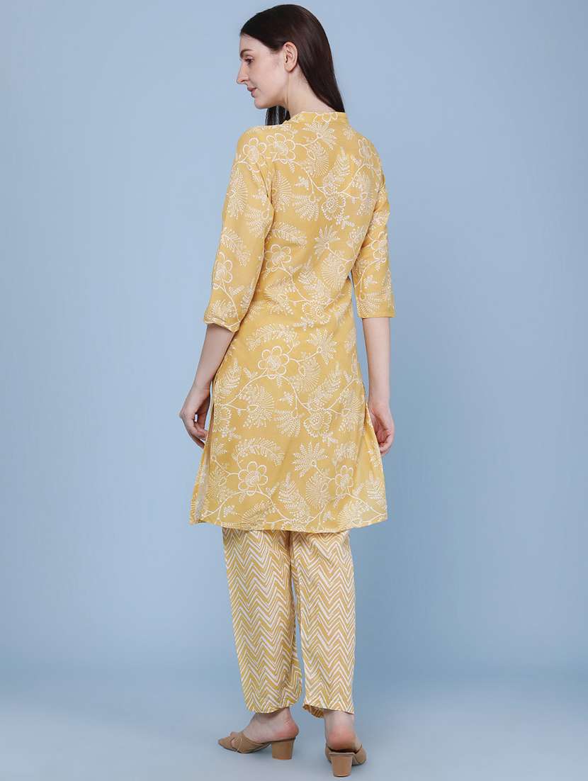 Women Printed Three Quarter Sleeves Kurta And Pant Set - 22319120 -  Standard Image - 3