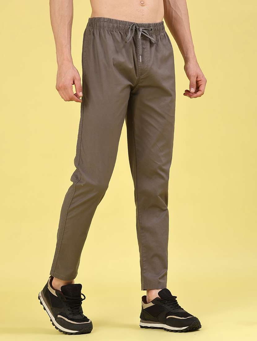 men solid mid rise chinos casual trouser