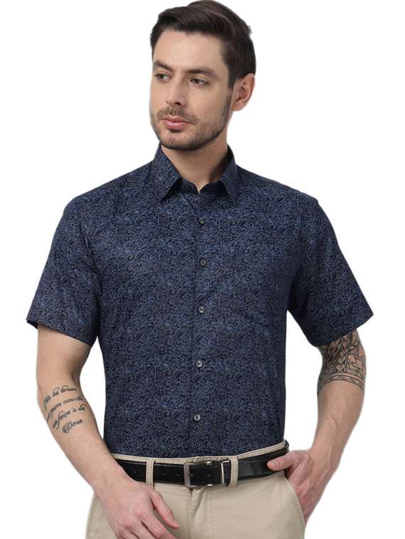men printed collared short sleeve shirt