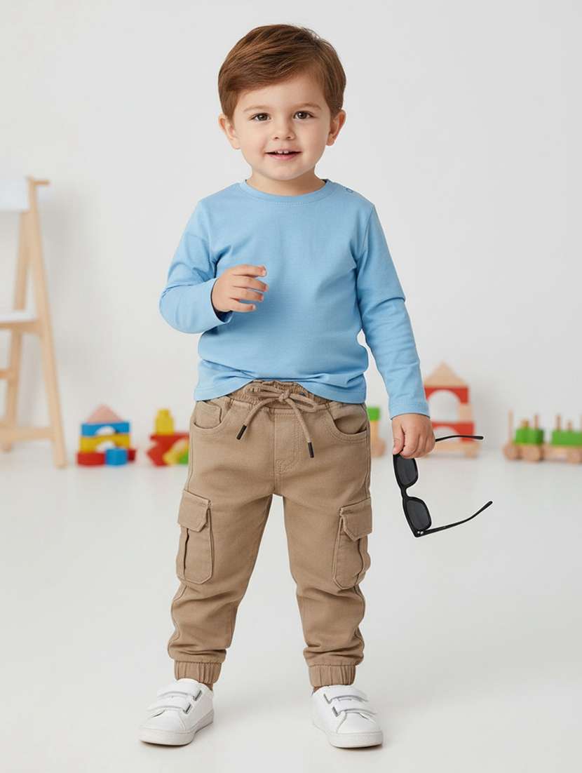 boys solid mid rise regular fit jogger