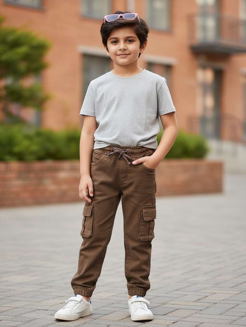 boys solid mid rise regular fit jogger