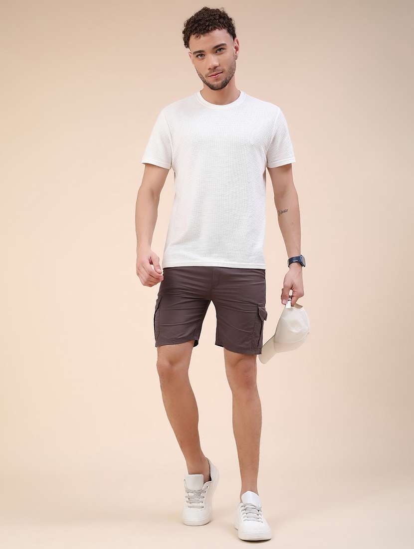 Men Solid Mid Rise Regular Fit Cargo Shorts - 22321510 -  Standard Image - 5
