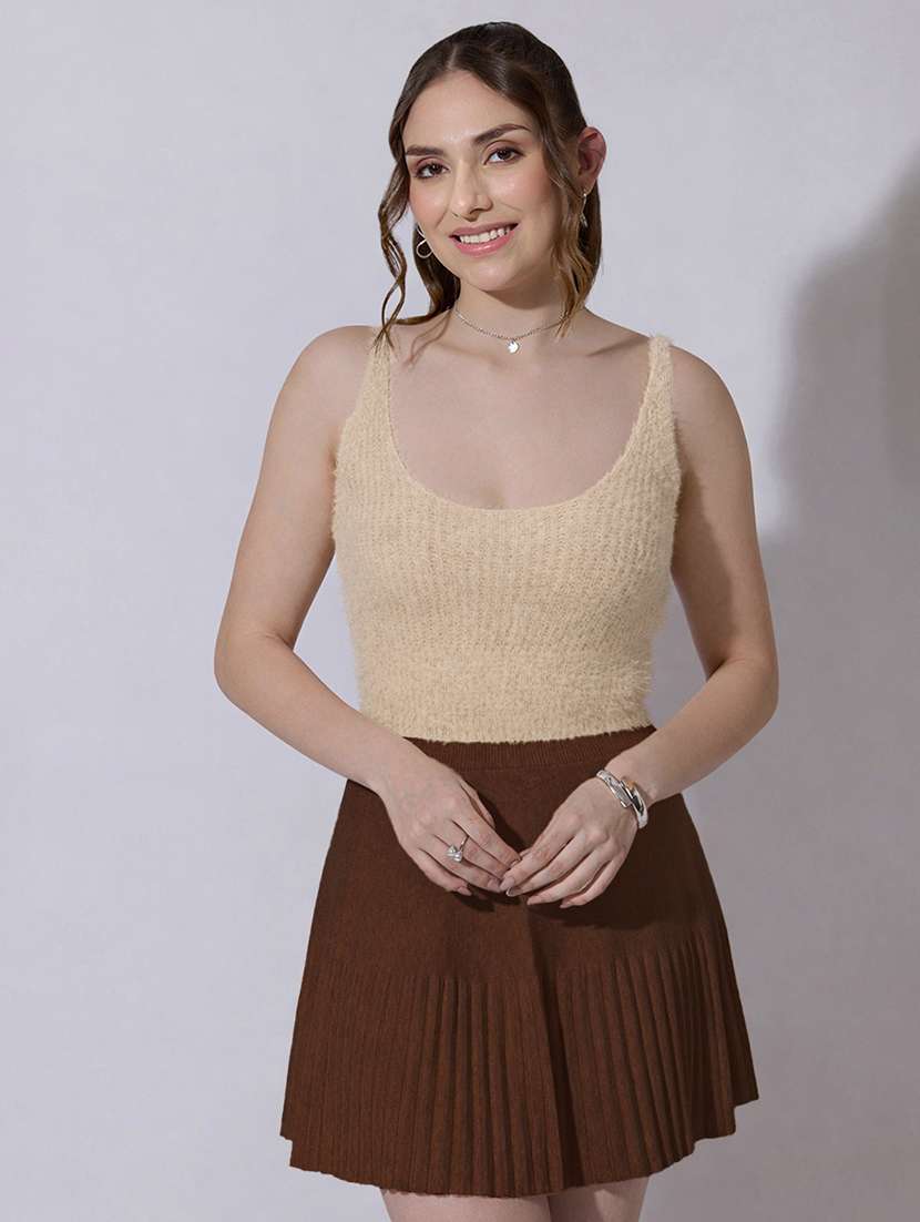 women solid sleeveless crop top