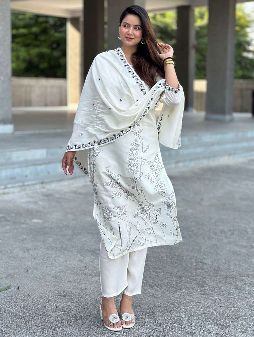 women solid with work three quarter sleeve kurta pant with dupatta set