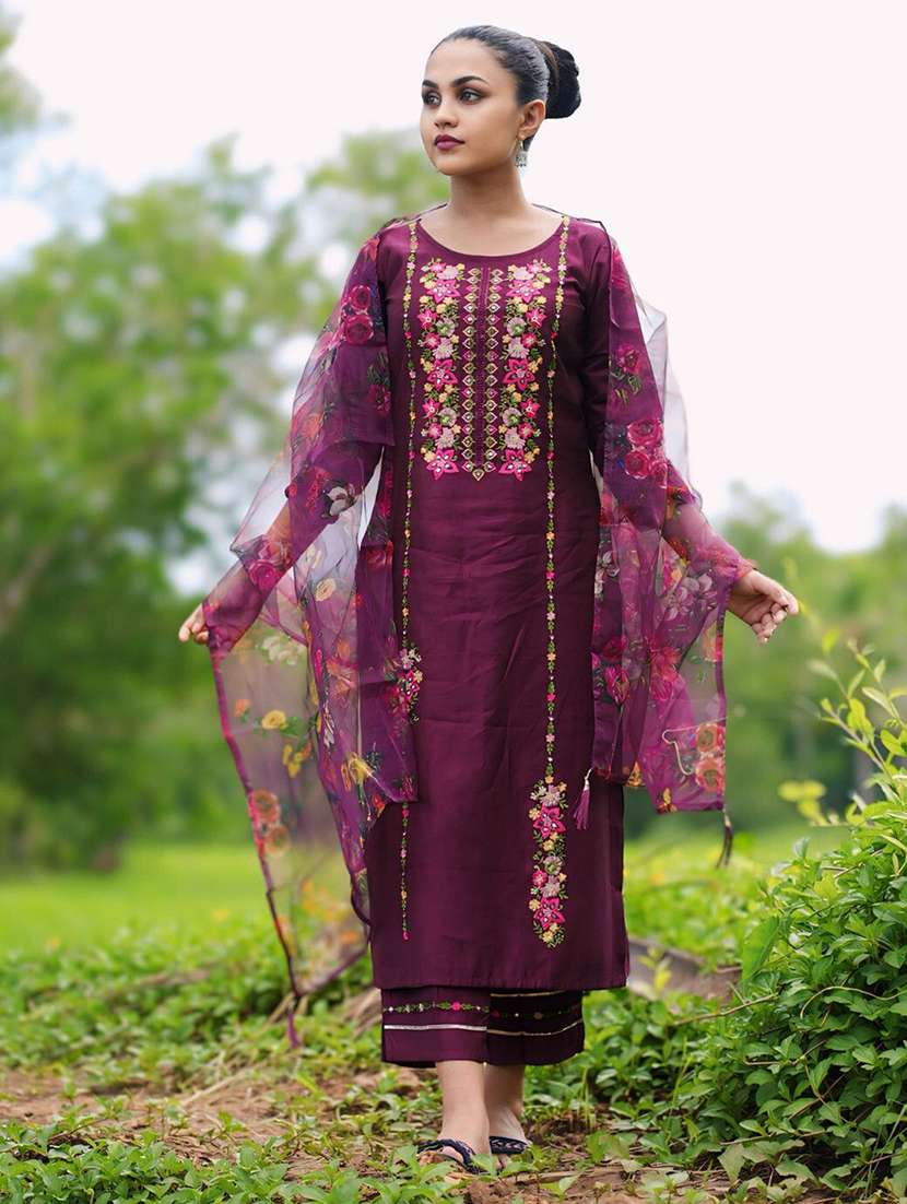 women solid with work three quarter sleeve kurta pant with dupatta set