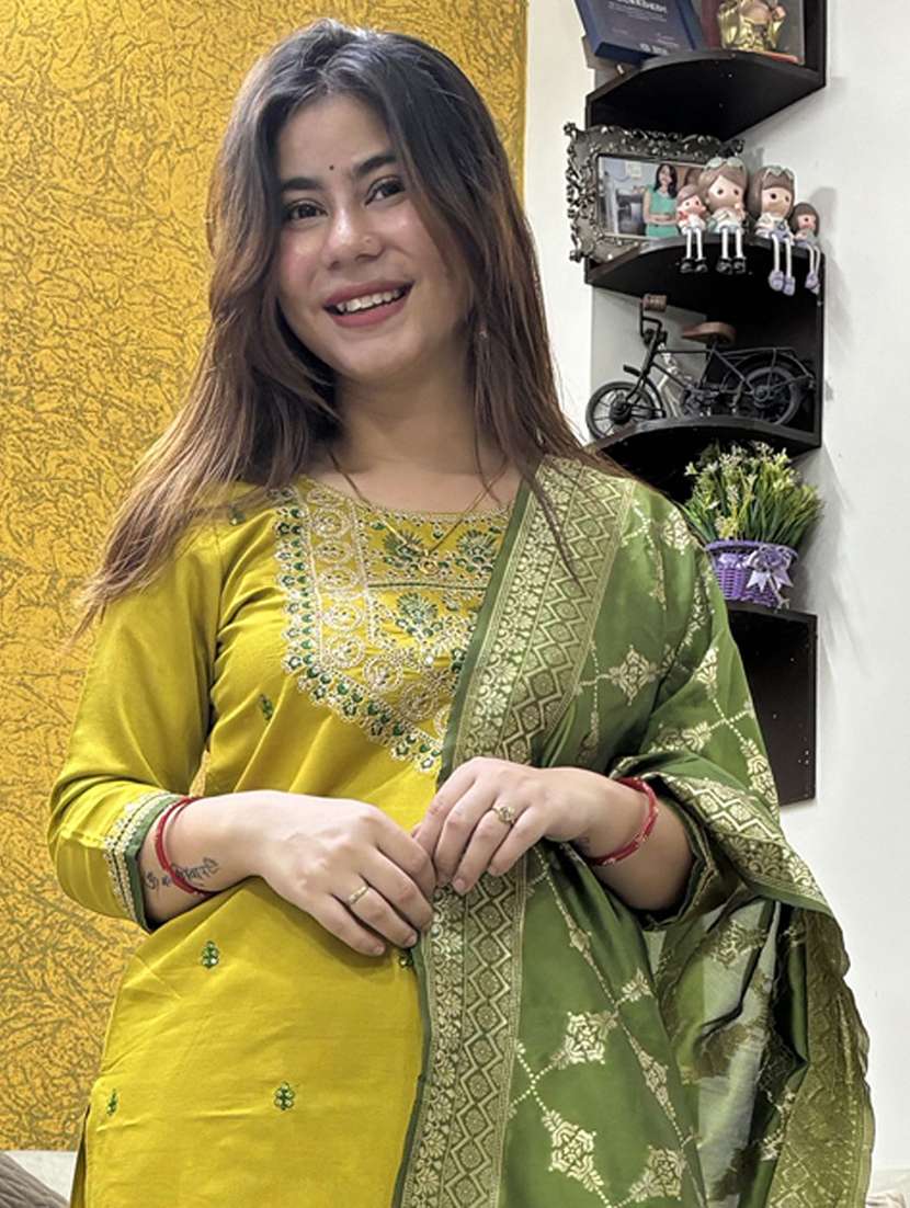 women solid with work three quarter sleeve kurta pant with dupatta set - 22322157 -  Standard Image - 3