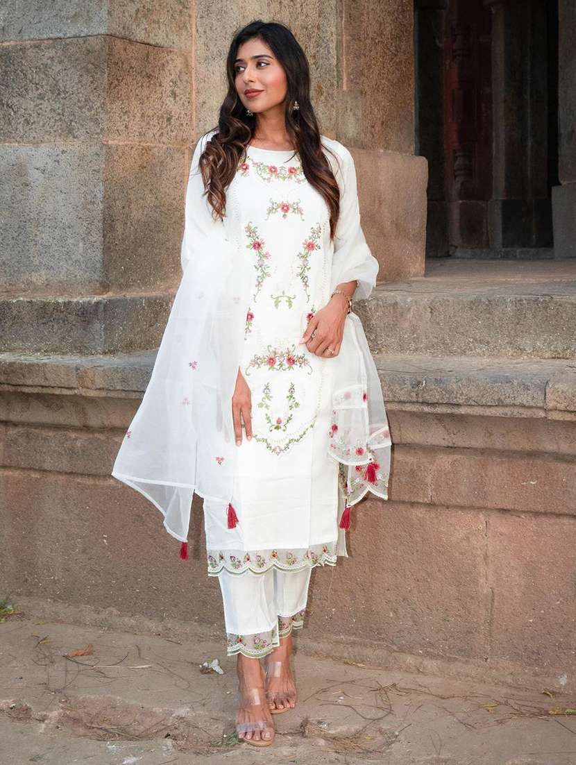 women solid with work three quarter sleeve kurta pant with dupatta set