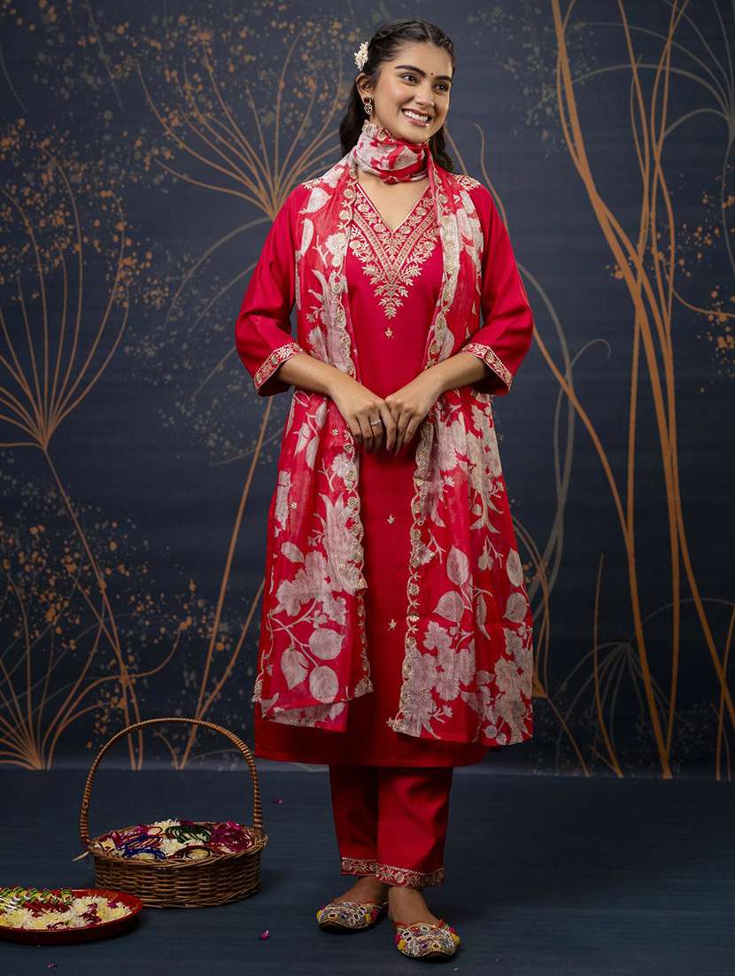 women solid with work three quarter sleeve kurta pant with dupatta set
