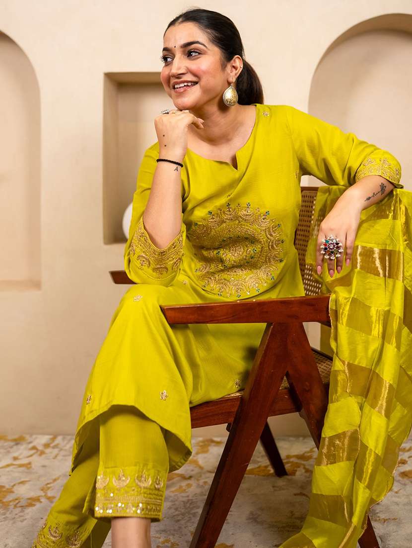 women solid with work three quarter sleeve kurta pant with dupatta set - 22322208 -  Standard Image - 3