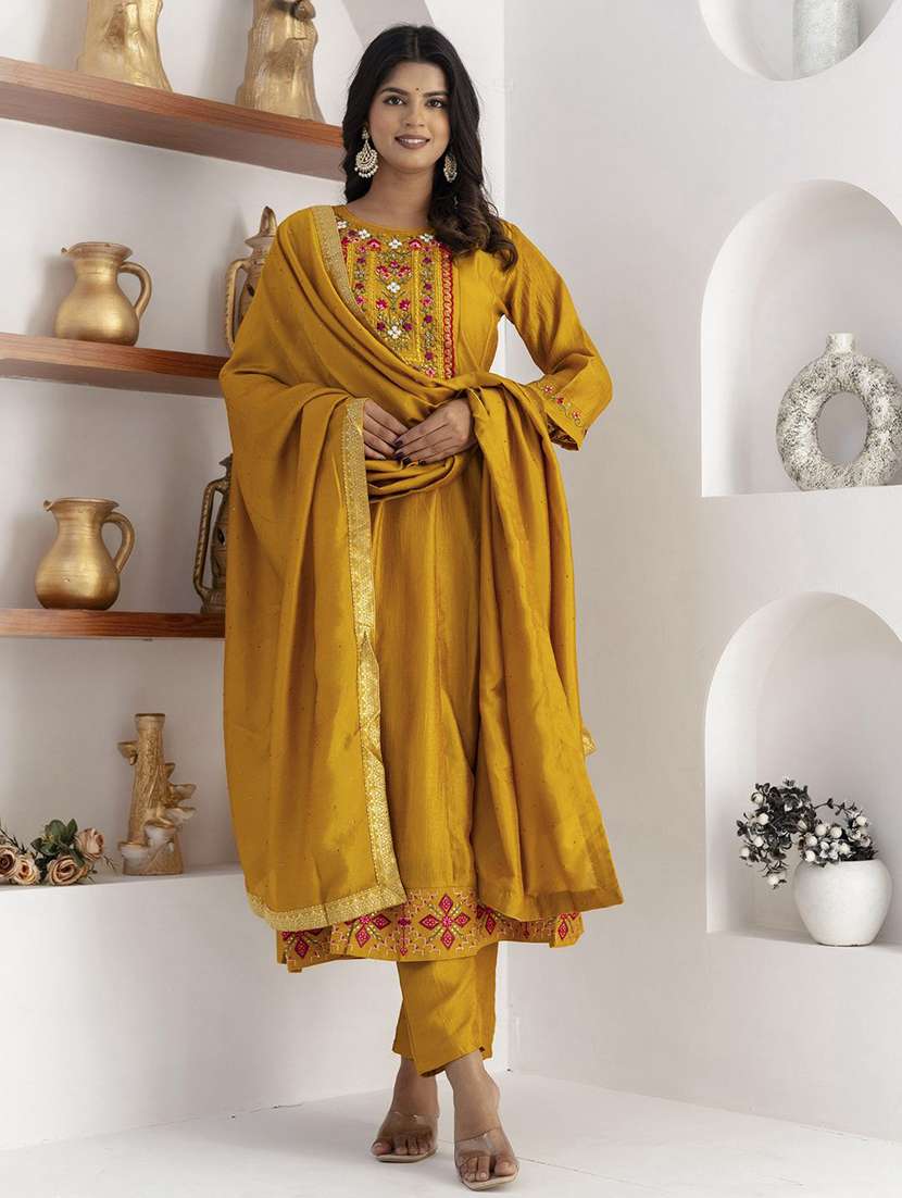 women solid with work three quarter sleeve kurta pant with dupatta set