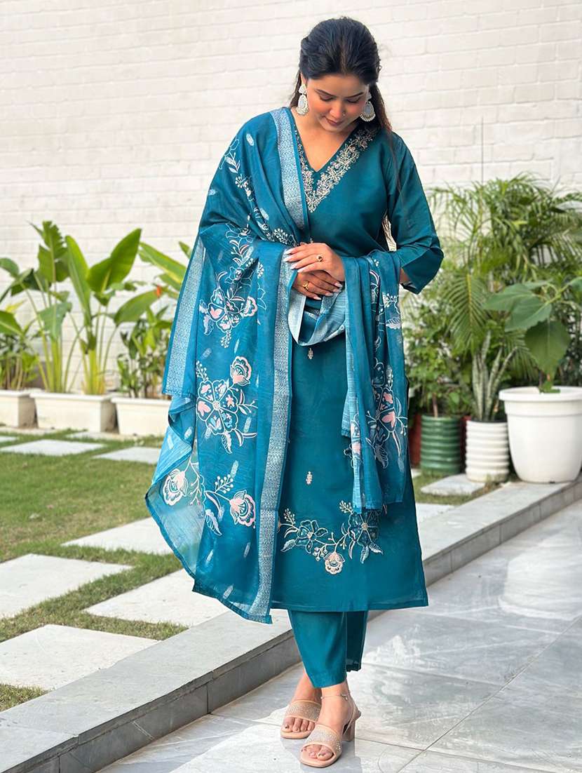 women solid with work three quarter sleeve kurta pant with dupatta set - 22322252 -  Standard Image - 3