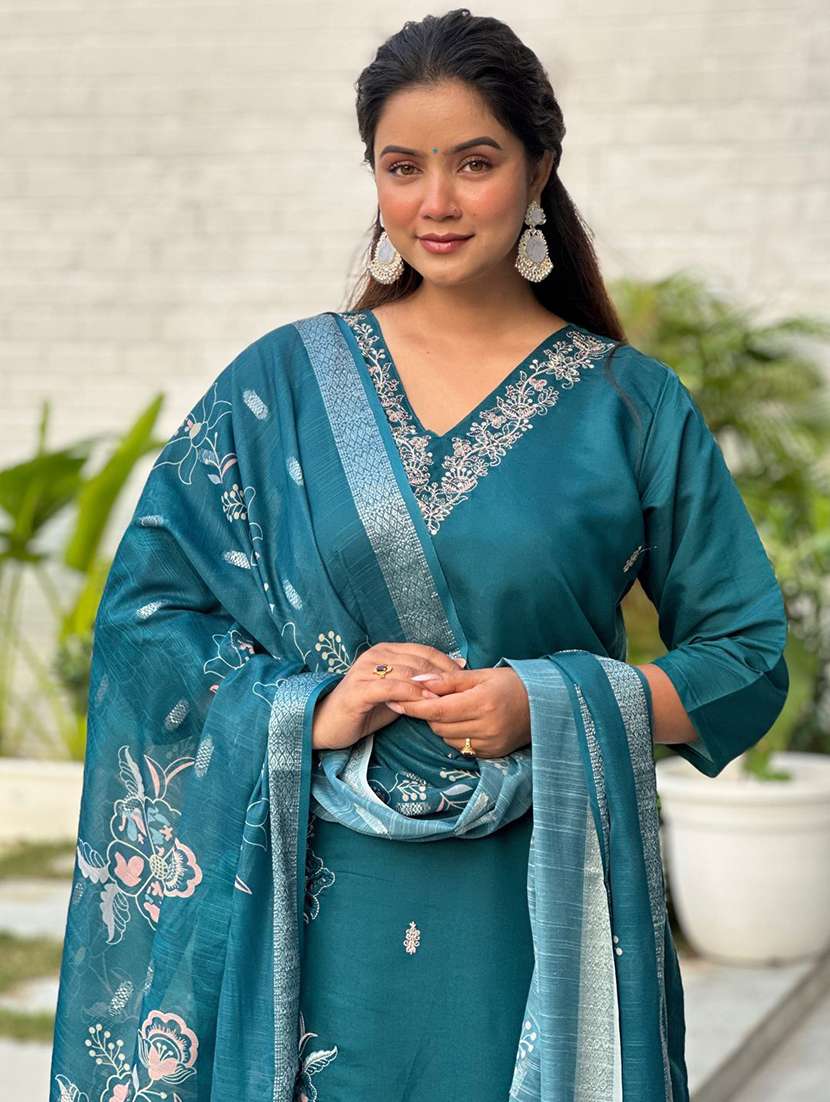 women solid with work three quarter sleeve kurta pant with dupatta set - 22322252 -  Standard Image - 5