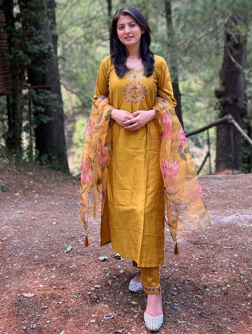 women solid with work three quarter sleeve kurta pant with dupatta set