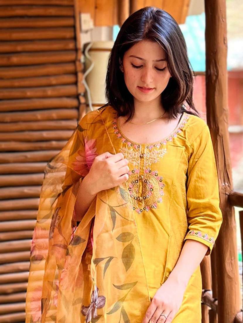 Women Solid With Work Three Quarter Sleeve Kurta Pant With Dupatta Set - 22322264 -  Standard Image - 3