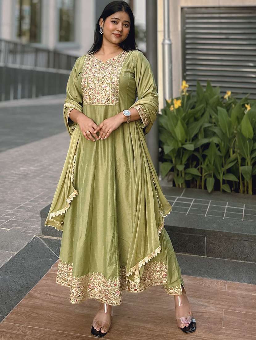 women solid with work three quarter sleeve kurta pant with dupatta set